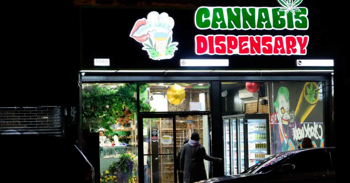 New York ferme plus de 1 000 magasins de cannabis illégaux lors d'une répression majeure