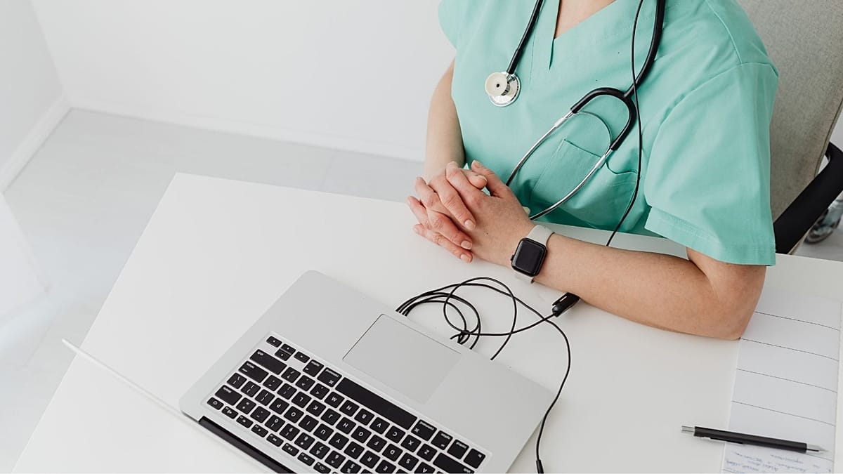 L'integrazione dell'IA accelera i progressi sanitari sollevando urgenti questioni etiche in Europa