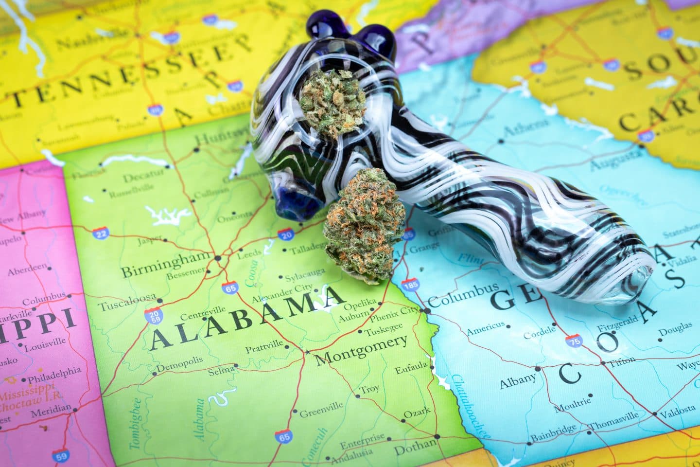 Медицинская марихуана в Алабаме: первые диспенсеры и скрытые риски для бизнеса и пациентов