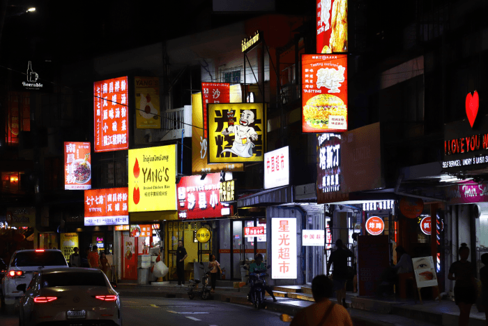 Bangkok Restaurant Denies Refusing Thai Baht Amid Yuan Payment Claims