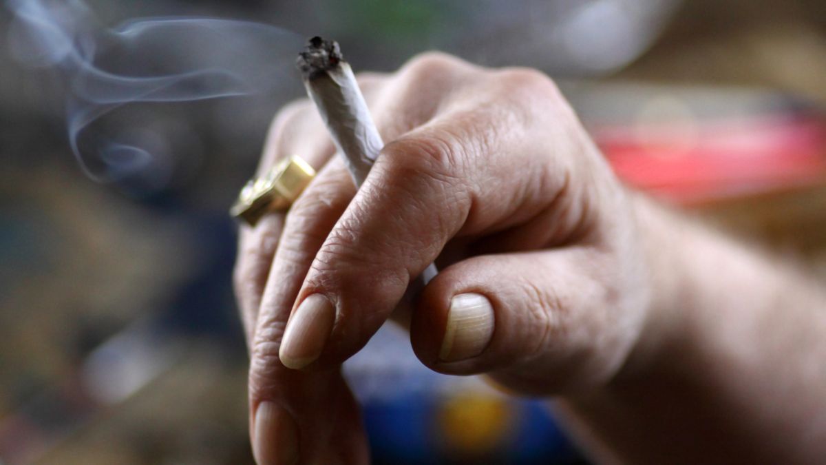 Casa di cura olandese offre assistenza regolata con alcol e cannabis per anziani dipendenti