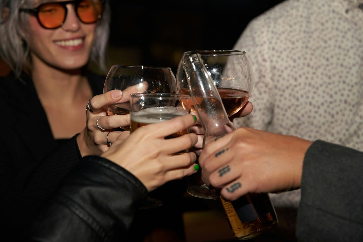 Bebidas de Cannabis Ganan Terreno como Alternativa Social al Alcohol para Consumidores Diversos