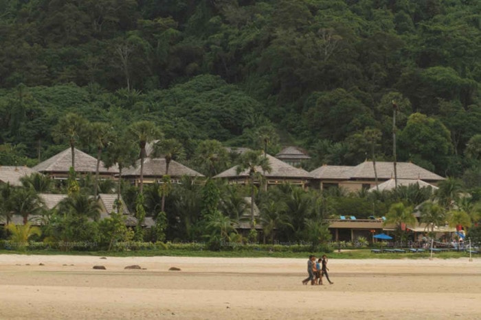 Playas de Phuket se preparan para restauración tras demolición de estructuras ilegales