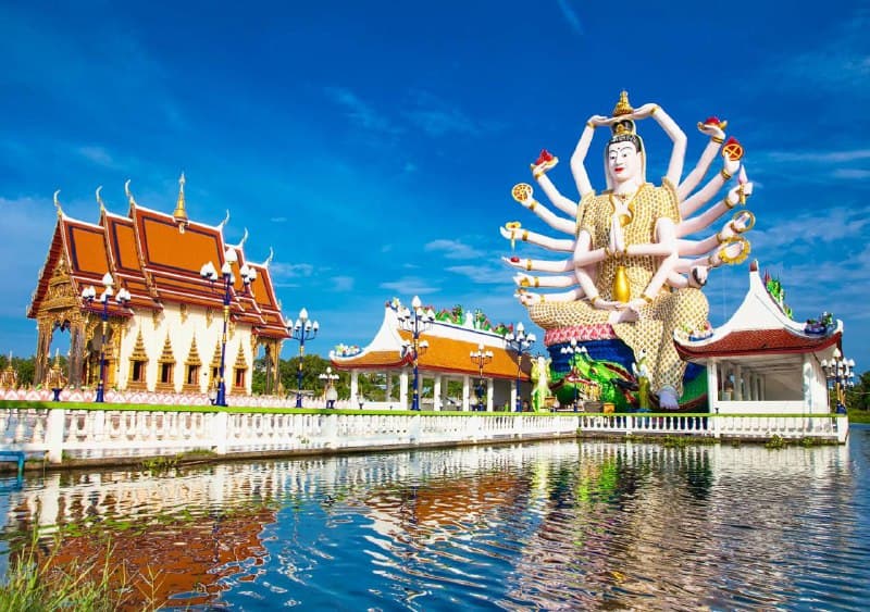 วัดปลายแหลมผสมผสานวัฒนธรรมไทย จีน และญี่ปุ่นบนเกาะสมุย
